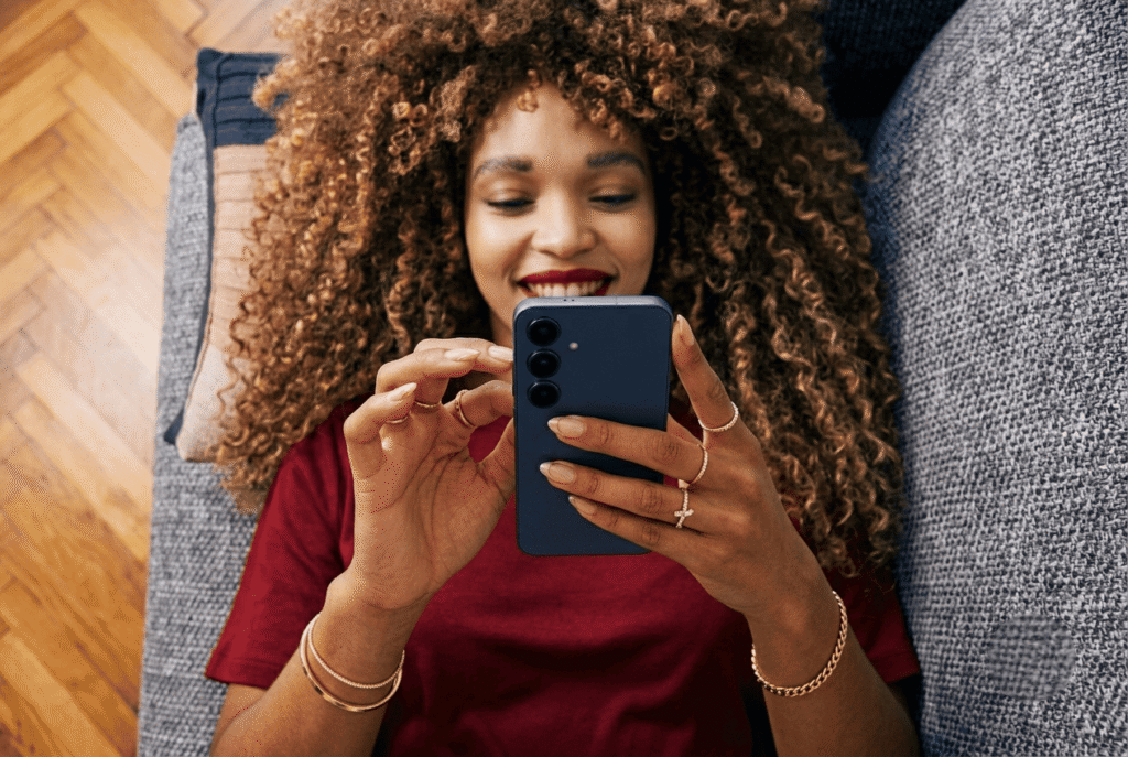 Le Samsung Galaxy S25 en usage quotidien
