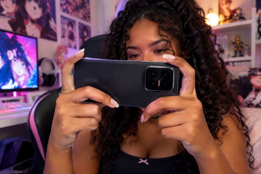 Illustration d'utilisaton du meilleur smartphone pour le gaming iQoo 15 Ultra