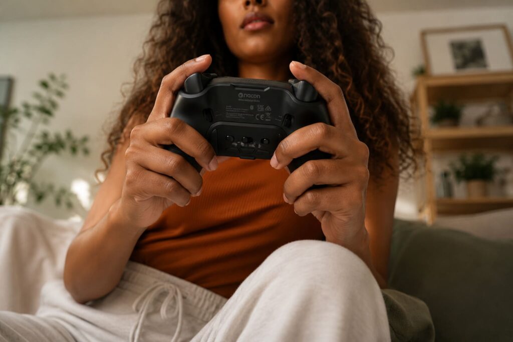 Nacon Revolution manette PS5 en jeu